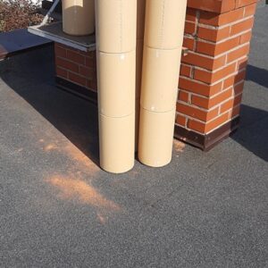 Ceramiczne wkłady kominowe przygotowane do montażu